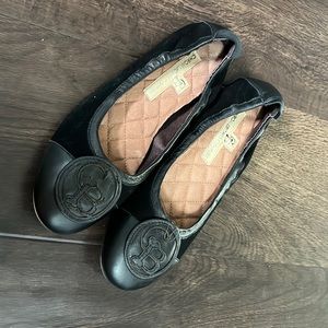 Black ballet flats